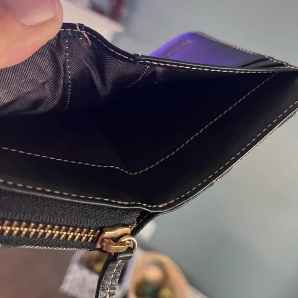 Dooney & Bourke Vintage Signature Logo Zip around wallet - Picture 8 of 16